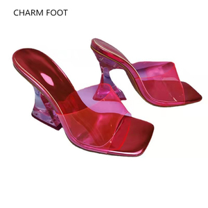 <span class=keywords><strong>La</strong></span> parola trasparente <span class=keywords><strong>di</strong></span> moda europea e americana all'esterno indossa bicchiere da vino e cristallo femminile e grandi pantofole - Product Image 1