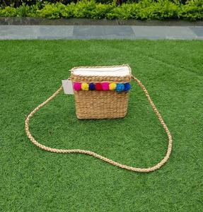 Sac fourre-tout en jacinthe d'eau écologique, fait main, tissé naturellement, idéal pour la plage, les voyages, le shopping et la mode durable (vente en gros) - Product Image 5