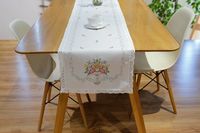 Chemin de table brodé à la main couverture de table blanche pour nappe brodée de mariage