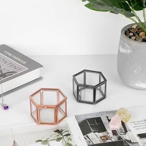 Elegante Caja Hexagonal de Metal Dorado para Anillos, Caja de Regalo Personalizada para Anillos de Boda, Caja de Joyería con Flores Preservadas Transparentes - Product Image 5