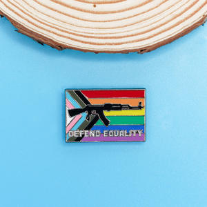 Pin Metálico con Rayas de Arcoíris de Defensa de la Igualdad, Insignia con Eslogan de Justicia Social con Letras Gruesas para Mochila, Accesorio para Protestas del Orgullo - Product Image 4