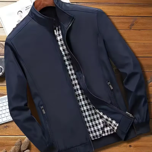 Dropshipping Veste décontractée à col montant pour hommes, 100% polyester, couleur unie, tissu tissé non extensible, coupe régulière, fermeture à glissière - Product Image 1