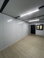 Maison préfabriquée en conteneurs à deux étages, bureau modulaire portable à double niveau avec escalier pour dortoir de travailleurs du bâtiment