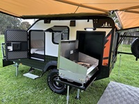 Mini caravane de luxe personnalisée camping-car fabriqué en usine avec grande fenêtre tout-terrain pour les aventures en plein air pour camion camping voyage