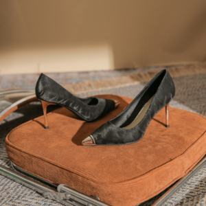El diseño de punta en pico de la zapatilla de mujer tiene una altura moderada. Zapatos de boda retro. Tacones altos cómodos y sexys. - Product Image 5