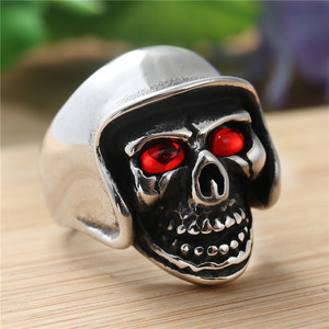 Anillo de Calavera Plateado con Ojos Rojos, Joyería Punk para Hombre, Diseño Retro con Forma de Sombrero - Product Image 1