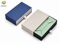 Boîte cadeau rigide bleue et blanche personnalisée avec ruban de tirage pour emballage cadeau de luxe