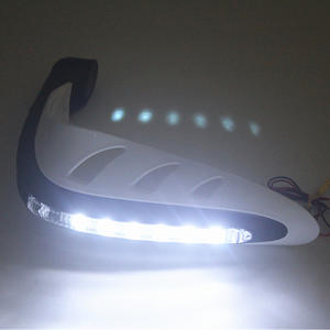 Protectores de manos para motocicleta de aleación de aluminio, 1 par de protectores universales para manillar con luz LED, color negro - Product Image 4