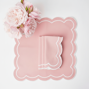 Sets de table en lin cousus à la main travaux brodés qui mettent en valeur l'artisanat et ajoutent de la chaleur aux expériences de repas en famille - Product Image 1