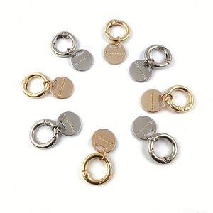 Etiqueta de Nombre Grabada en Metal Pequeña con Logotipo Personalizado, Parche con Gancho para Llavero - Product Image 2