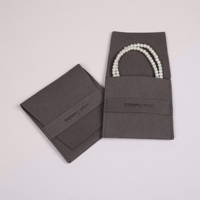Sunny Pack Pochette pour boucles d'oreilles en daim marron foncé avec logo personnalisé avec boîte et tampon d'insertion, pochettes à bijoux en microfibre