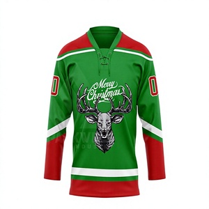 Camiseta de Hockey sobre Hielo Personalizada con Estampado de Alce Navideño, Verde y Roja, Cuello en V, Manga Tres Cuartos, Sublimada, Transpirable, Unisex para Adultos - Product Image 1