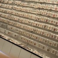 Kit profesional de decoración de uñas al por mayor, uñas de prensa hechas a mano de China, puntas de ataúd cortas de aguja de almendra, dedos al azar a granel