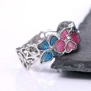 Elegante anello a forma di farfalla con fiori per donna, design in smalto colorato, gioielli alla moda per tutti i giorni - Product Image 3