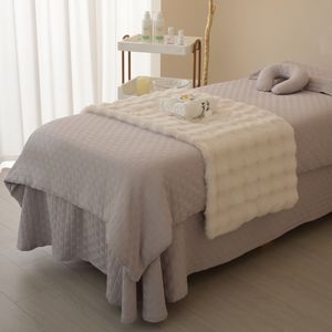 ชุดผ้าปูเตียงร้านเสริมสวยเนื้อนุ่มพิเศษ ลายทอสาม<span class=keywords><strong>มิติ</strong></span> 4 ชิ้น พร้อมโลโก้สั่งทำ - Product Image 6