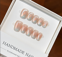 Faux ongles minimalistes ovales nude à presser, effet irisé aurore miroir scintillant