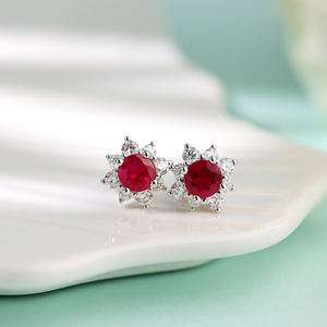 Pendientes de Oro Blanco de 18K con Forma de Flor Cristiana de Lujo Personalizados, Clásicos y Finos, con Rubí de Alta Calidad, Hechos a Mano, para Compromiso y Boda - Product Image 6