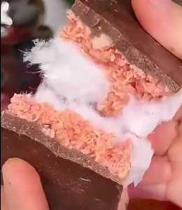 Venta al por mayor estilo Dubai 100g con sabor a frambuesa malvavisco relleno dulce Dubai Chocolate Caramelos - Product Image 3