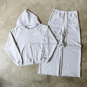Ensemble survêtement homme gris coupe droite évasée avec pantalon de jogging et sweat à capuche zippé, coupe oversize, en tissu épais, personnalisable - Product Image 1
