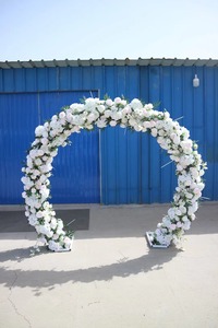 Arco Curvo Decorativo para Celebraciones Festivas, Eventos Navideños y Fiestas de Temporada - Product Image 3