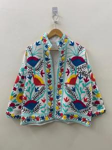 Veste courte Vintage Suzani, veste de broderie Suzani à la main, veste florale d'hiver veste courte Suzani Floral pour femmes - Product Image 4