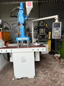 เครื่องฉีดขึ้นรูปแนวตั้ง15 T -35 T- 40T- 50T- 80 T-120 T สเก็ตบอร์ดเครื่องพลาสติก - Product Image 4