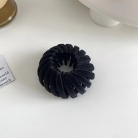En gros, accessoire de coiffure rétractable en plastique style doux, avec velours floqué, design nid d'oiseau et boule en fer, pour maintien de queue de cheval haute