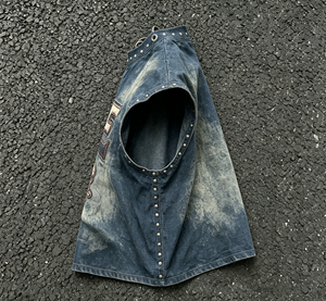Haut en jean sans manches brodé de crânes pour homme, style punk, col rond, détails rivets, coupe classique - Product Image 2