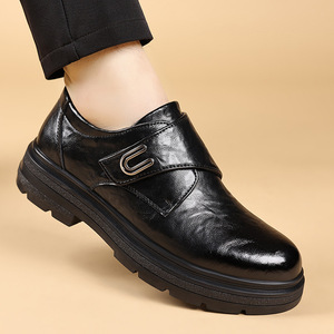 รองเท้าหนังผู้ชาย ส้นเตี้ย พื้นยางกันลื่น รองเท้าลำลองใส่ทำงาน เดินสบาย ดีไซน์ติดแถบเวลโคร หัวรองเท้ากว้าง สไตล์ฤดูใบไม้ร่วง 2025 - Product Image 1