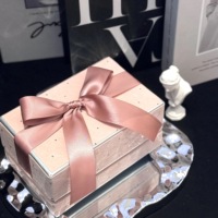 Boîtes rondes de luxe en velours avec nœuds en ruban satiné personnalisés, ornées de strass, pour arrangements floraux