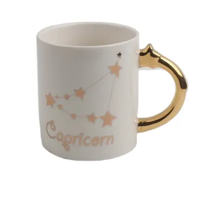 Símbolo del zodiaco Capricornio en fondo blanco taza con mango de oro 11 oz