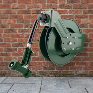 Carrete de manguera retráctil de pared con boquilla pulverizadora, carrete de manguera de jardín de alta resistencia con rebobinado automático para limpieza exterior - Product Image 1