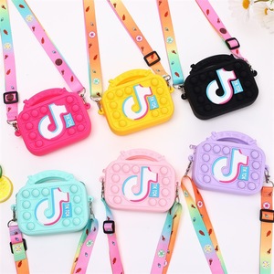 Borsa Fidget in Silicone con Luci LED e Giocattoli Antistress Pop <span class=keywords><strong>It</strong></span> TikTok - Product Image 2