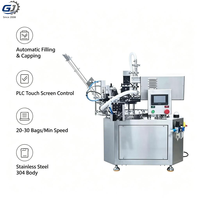 Machine automatique de remplissage et de bouchage de petits sachets pour liquides, pâtes, boissons, huiles comestibles et beurre de cacahuète