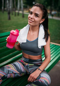 Pulsera de Silicona Cruzada de Nuevo Diseño 2024, Variedad de Colores, Ideal para Promociones y Regalos Empresariales - Product Image 6