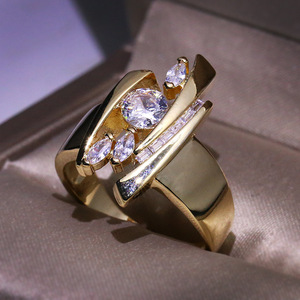 Anillo geométrico en tono dorado para mujer, joyería elegante para los dedos - Product Image 3