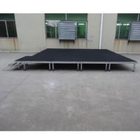 Scène portable en aluminium réglable en hauteur de 4x4 pieds pour l'extérieur, avec montage facile et surface antidérapante pour les événements DJ