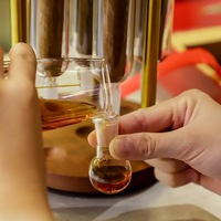 Humidor à cigares en verre artisanal de luxe avec fonction d'aromathérapie pour le stockage et la présentation des cigares