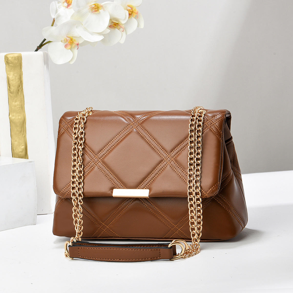 สีน้ำตาล