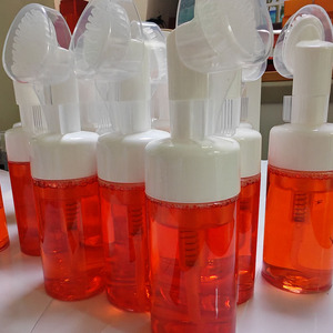 Nettoyant végétalien au curcuma Vitamine C Thé vert Minéraux Mousse moussante biologique pour peaux grasses et sèches Hydratation Correction des taches brunes - Product Image 1