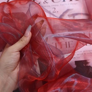 Tissu en <span class=keywords><strong>organza</strong></span> bicolore en gros, dégradé irisé, gaze perlée, voile doux pour la décoration de robes - Product Image 4