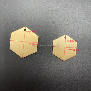 Необработанный шестиугольник формы латунь кулон штампованный латунный орнамент - Product Image 2