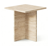 Dalles de travertin beige affiné, blocs de marbre naturel pour tables basses géométriques carrées et tables d'appoint modernes sur socle