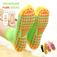 Chaussettes de saut avec logo personnalisé de haute qualité pour trampoline Bounce House Park Grip Chaussettes de trampoline avec logo personnalisé Chaussettes de trampoline antidérapantes