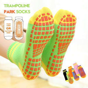 Chaussettes de saut avec logo personnalisé de haute qualité pour <span class=keywords><strong>trampoline</strong></span> Bounce House <span class=keywords><strong>Park</strong></span> Grip Chaussettes de <span class=keywords><strong>trampoline</strong></span> avec logo personnalisé Chaussettes de <span class=keywords><strong>trampoline</strong></span> antidérapantes - Product Image 1