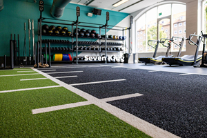 Piste de traîneau de gym 10m Rouleau Surface en polyéthylène touffetée Largeur 1,0m/1,5m Piste de traîneau pour entraînement Prowler - Vert/Noir/Rouge - Product Image 2