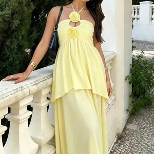 Robe longue jaune coupe trapèze en mousseline sans manches avec décolleté trou de serrure et décorations florales, idéale pour les fêtes estivales - Product Image 2