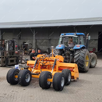 Niveleuse de terrain automatique hydraulique réglable, tirée par un tracteur, avec système laser/GPS pour une préparation efficace du terrain et des tâches d'irrigation