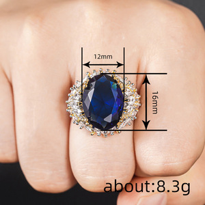 Anello Bicolore Stile Palazzo, Gioiello Vintage Elegante da Donna - Product Image 3
