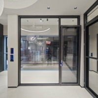 Deioux Modernes Minimalistisches Aluminium-Legierungs-Drehfenster mit Jalousie Doppelverglast Maßgefertigte Größe für Badezimmer